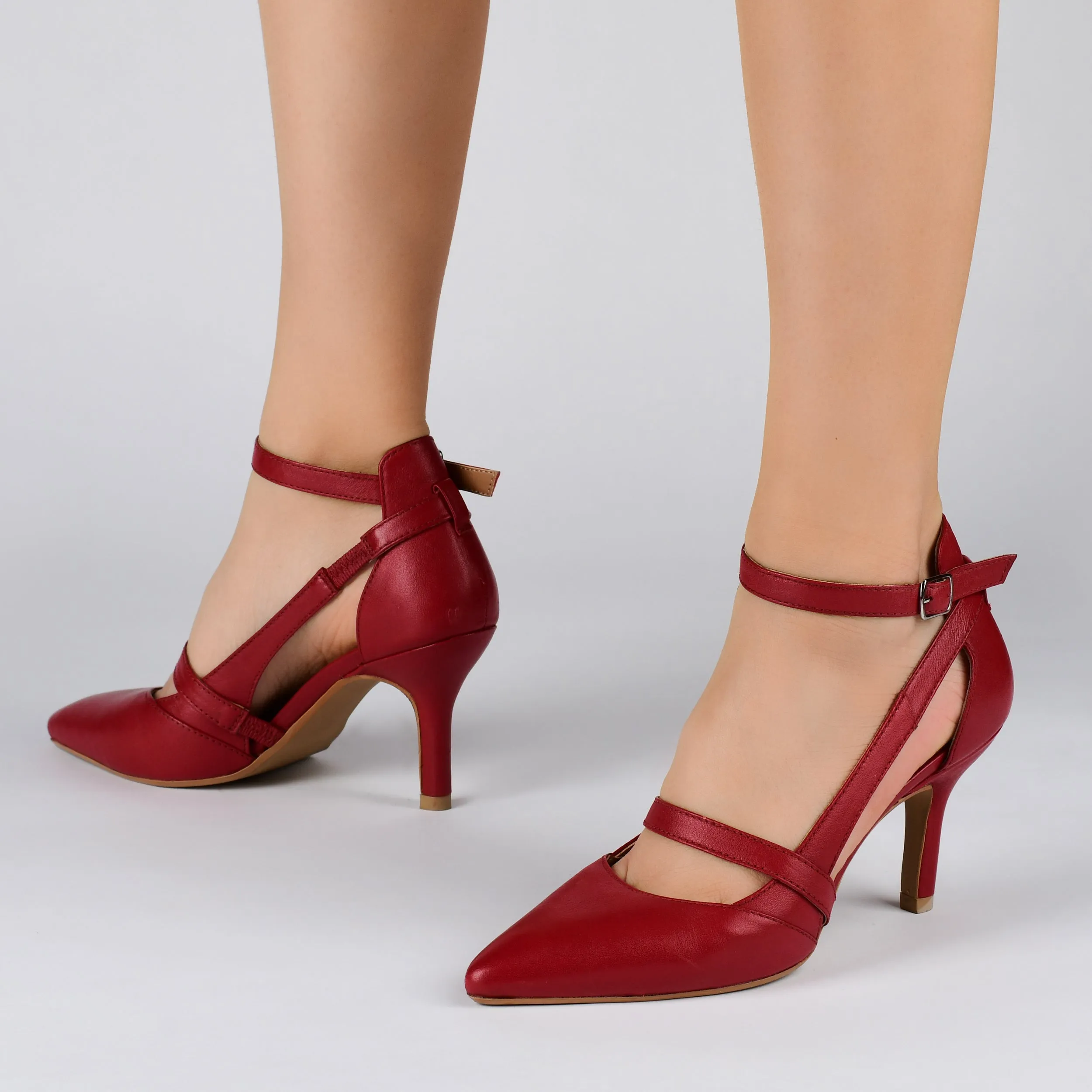 Journee Signature Women's Genuine Leather Vallerie Pump