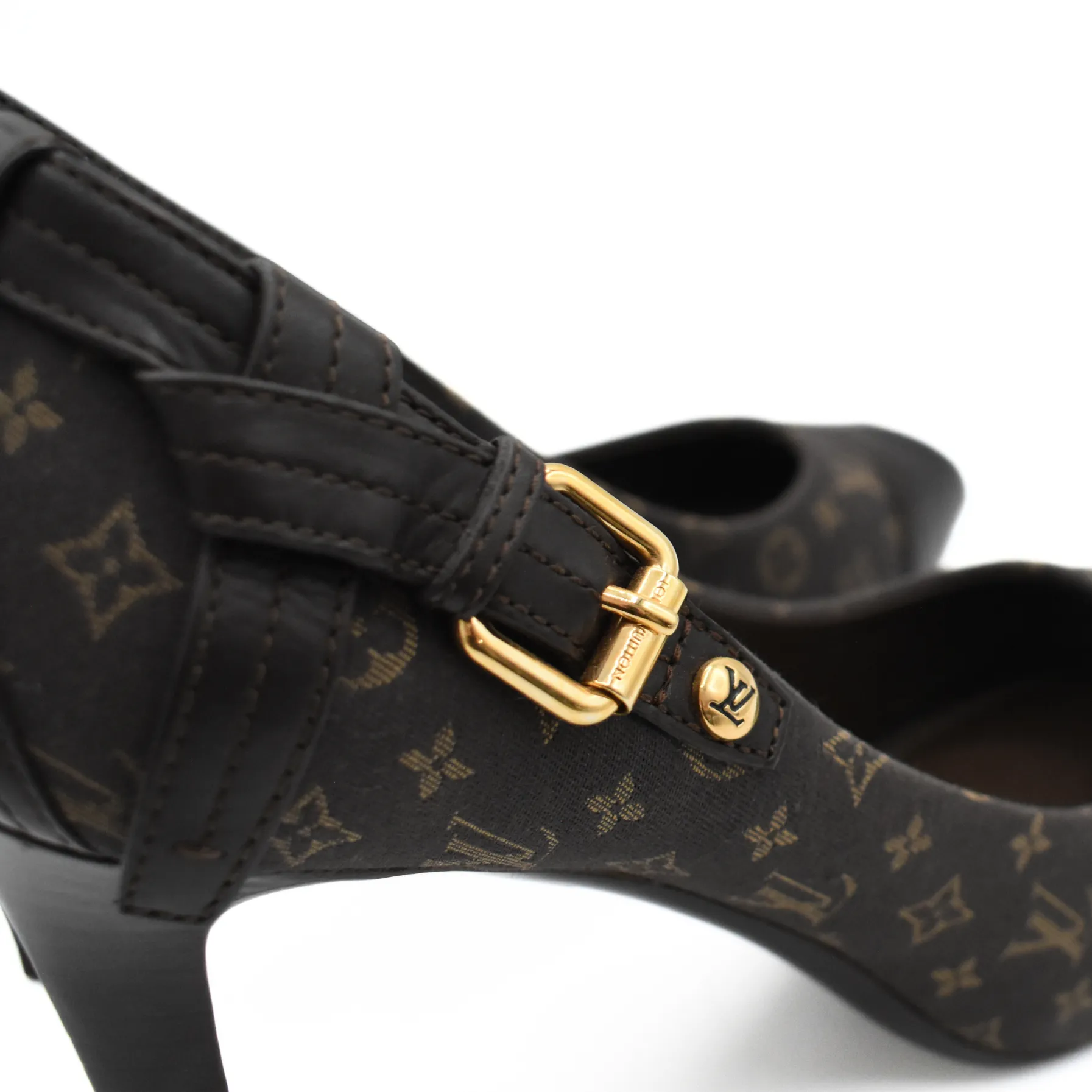 Louis Vuitton Monogram Pumps - Women's 38