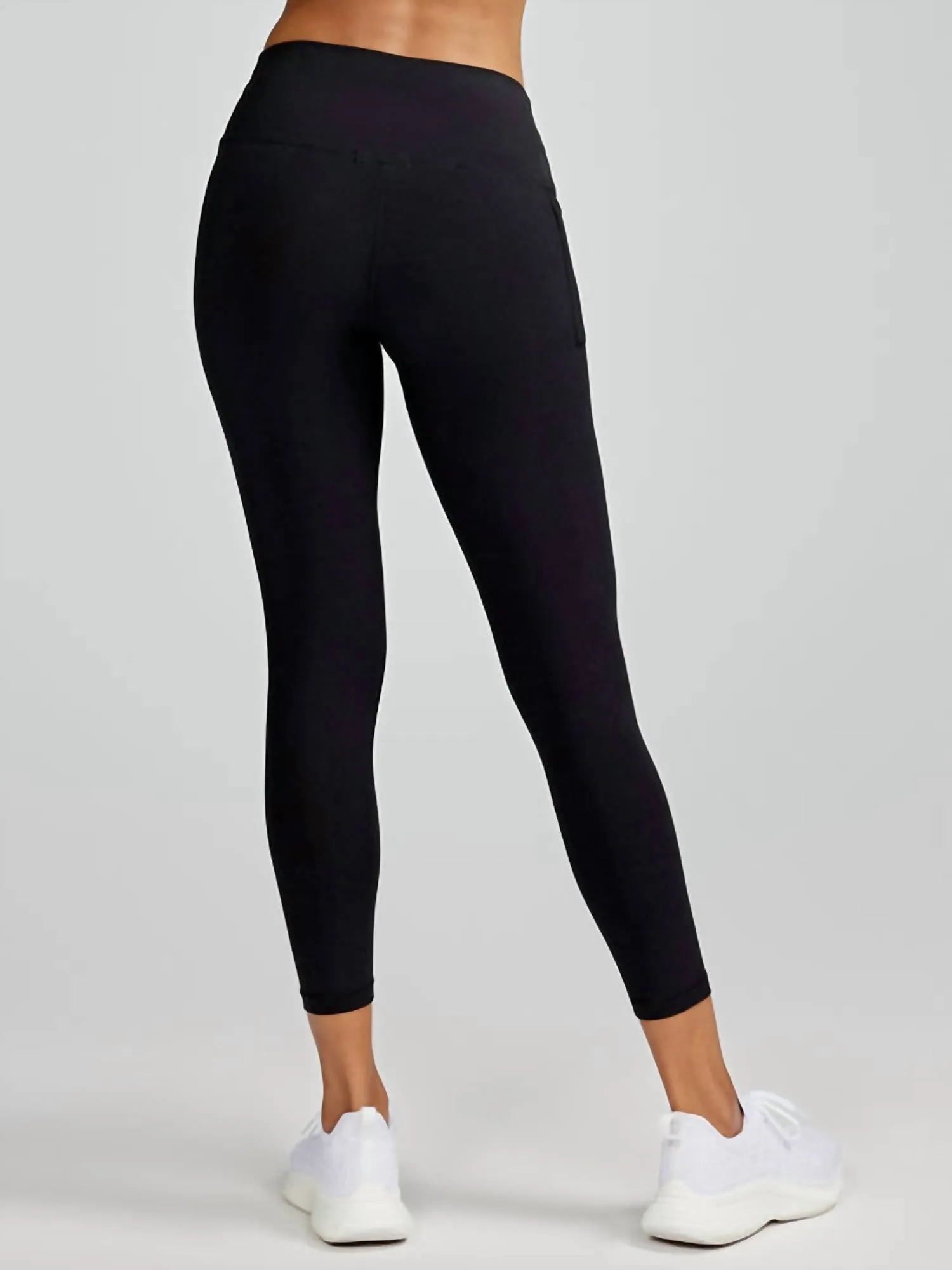 Women's 7/8 Leggings In Black